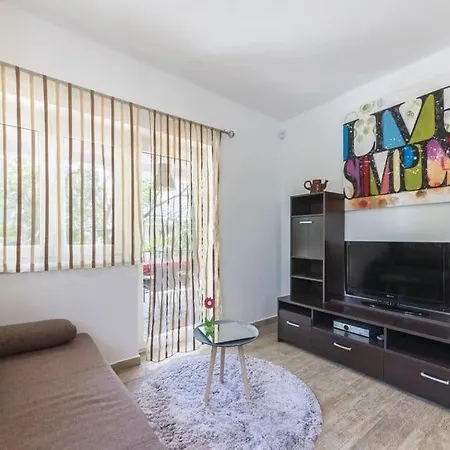 Mari Apartment *